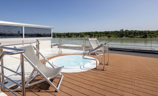 MS Charles Dickens Pool